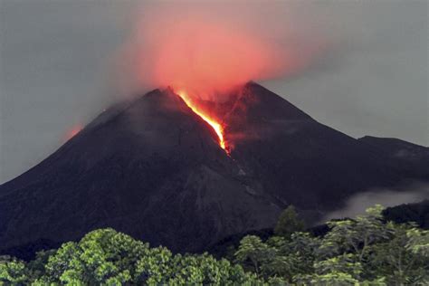 Den stora vulkaniska utbrottet på Gunung Merapi 823: Ett avgörande ögonblick för den tidiga indonesiska civilisationen och dess kulturella utveckling